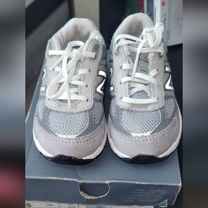 **Kids New Balance Shoes – Gray **
